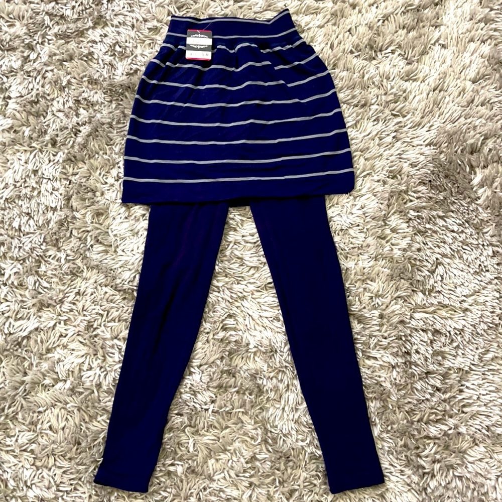 Athletic skirt with leggings